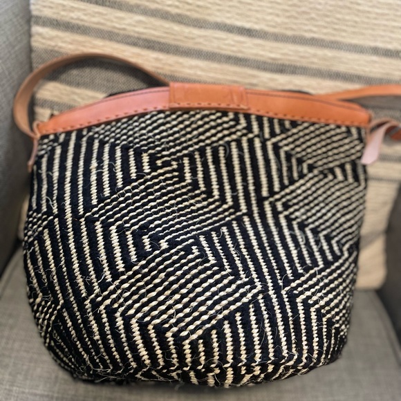 Woven geometric design bag - Picture 4 of 8